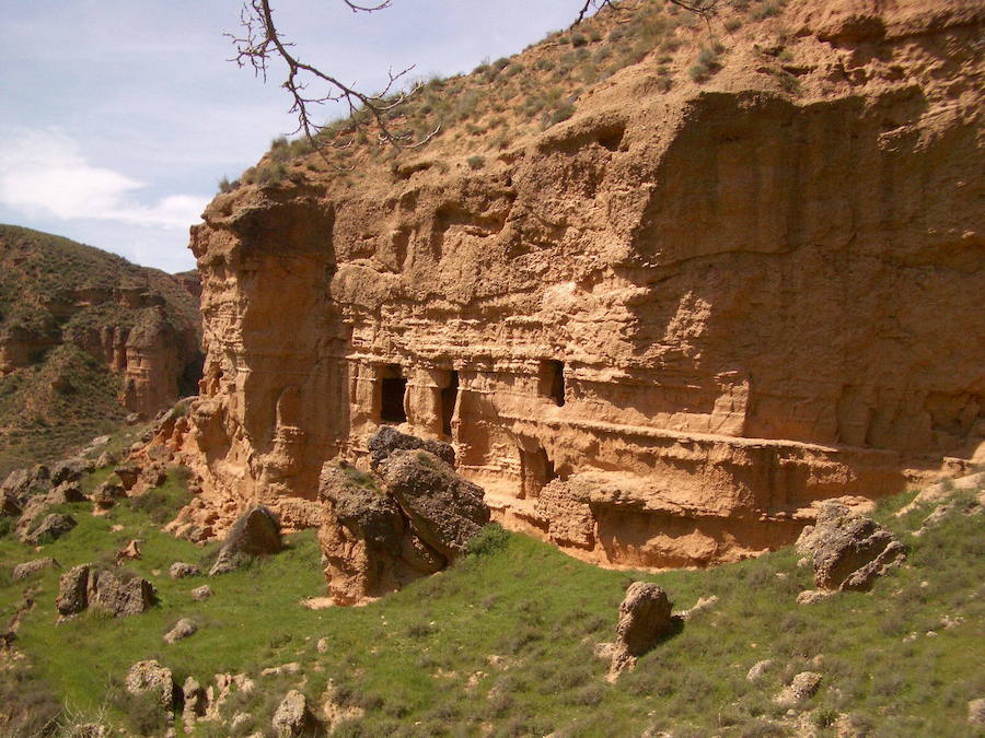 Pueblos blancos, castillos y fortalezas, parajes naturales y mucho más, a menos de dos horas de Granada capital