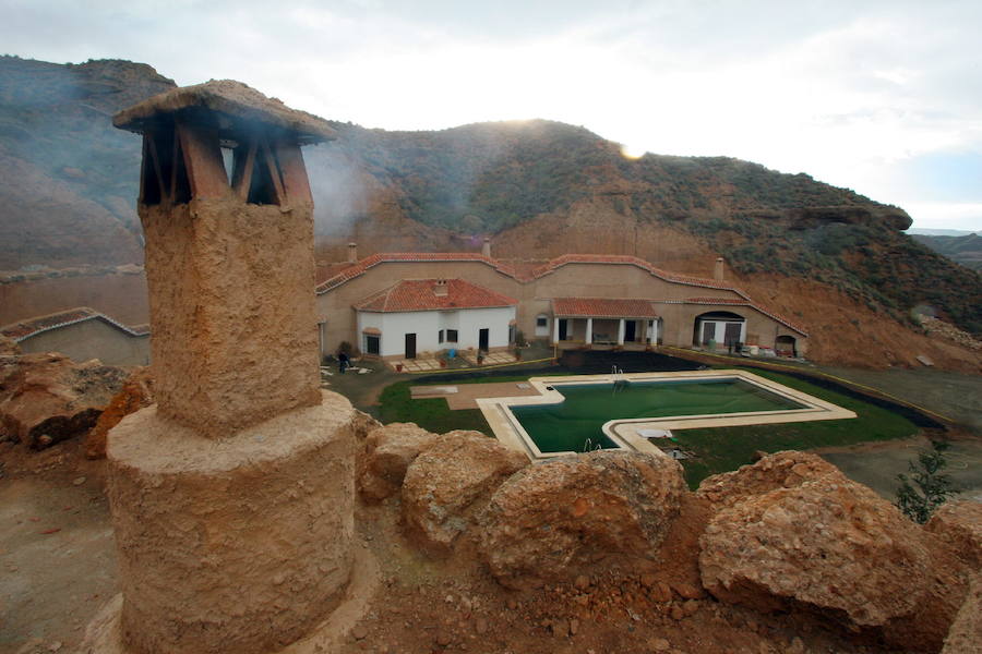 Pueblos blancos, castillos y fortalezas, parajes naturales y mucho más, a menos de dos horas de Granada capital