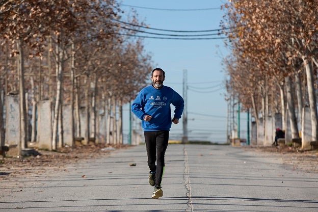 Enrique Carmona entrena en la Zona Norte de Granada. 