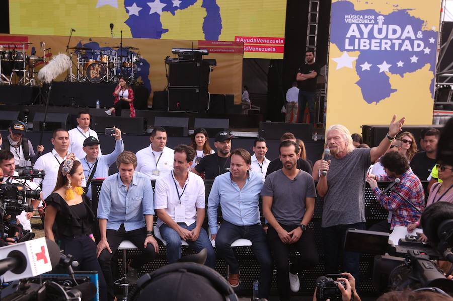 Miles de personas se reúnen en Cútcuta (Colombia), para el multitudinario concierto a favor del envío de ayuda humanitaria a Venezuela.