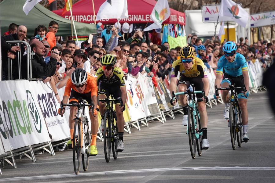 Simon Yates ha ganado la etapa que ha terminado en Granada 