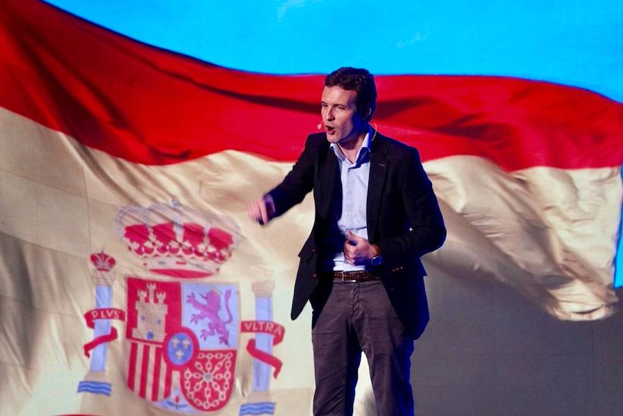 Miles de personas se han reunido este sábado en un mitin en el Palacio de Congresos con el líder nacional del partido, Pablo Casado