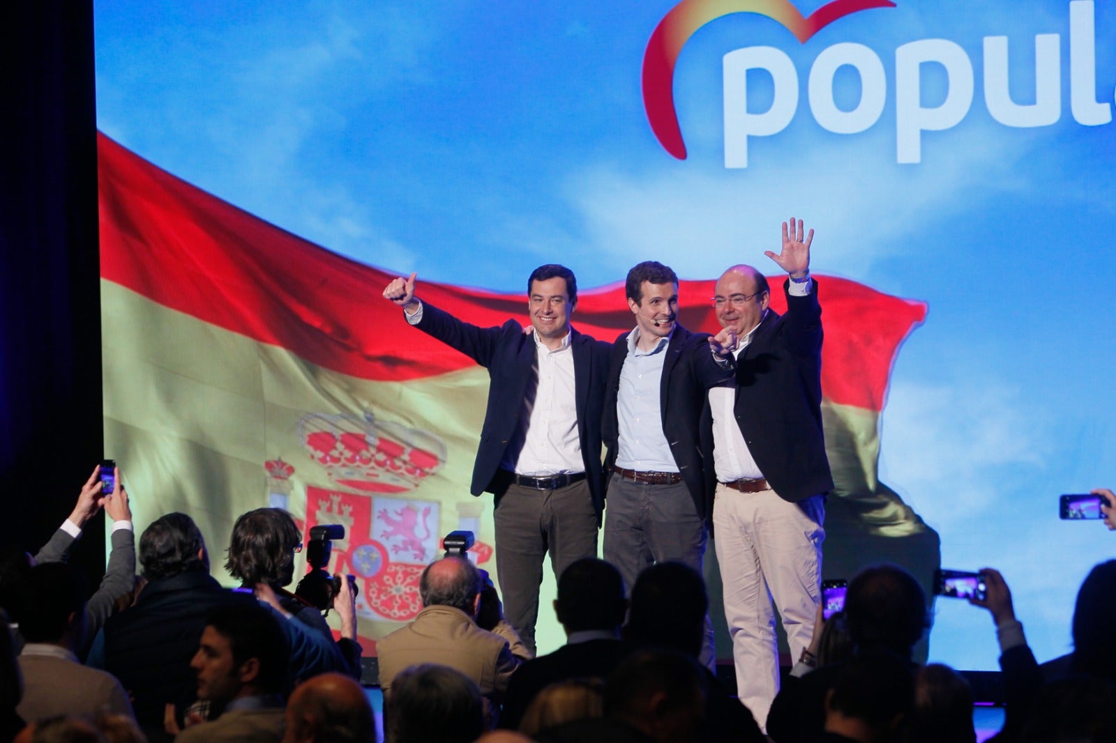 Miles de personas se han reunido este sábado en un mitin en el Palacio de Congresos con el líder nacional del partido, Pablo Casado