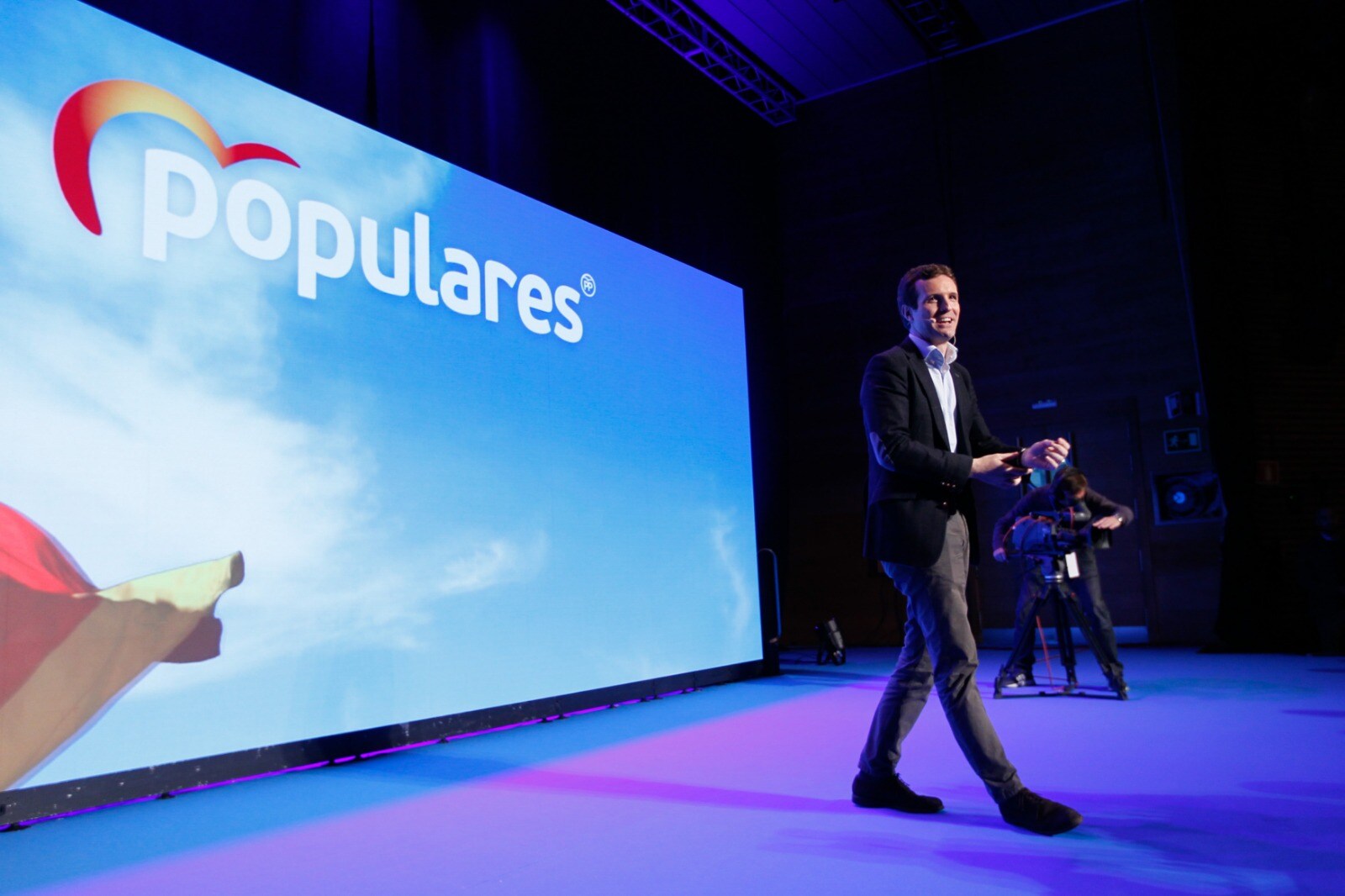 Miles de personas se han reunido este sábado en un mitin en el Palacio de Congresos con el líder nacional del partido, Pablo Casado