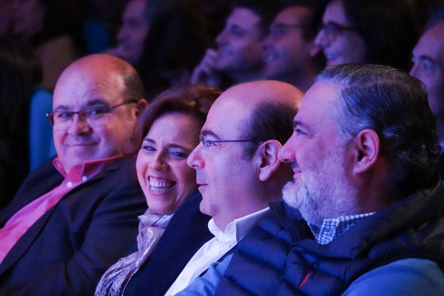 Miles de personas se han reunido este sábado en un mitin en el Palacio de Congresos con el líder nacional del partido, Pablo Casado