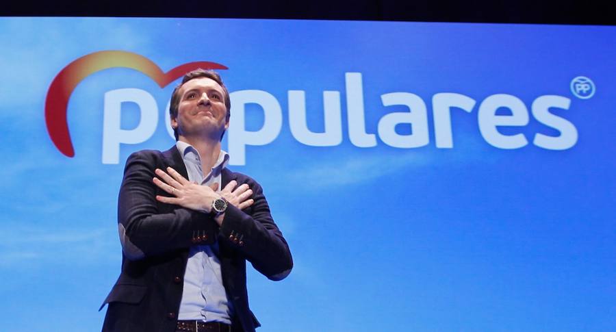 Miles de personas se han reunido este sábado en un mitin en el Palacio de Congresos con el líder nacional del partido, Pablo Casado