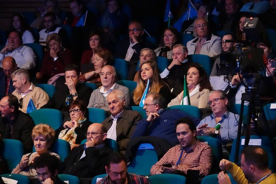 Miles de personas se han reunido este sábado en un mitin en el Palacio de Congresos con el líder nacional del partido, Pablo Casado