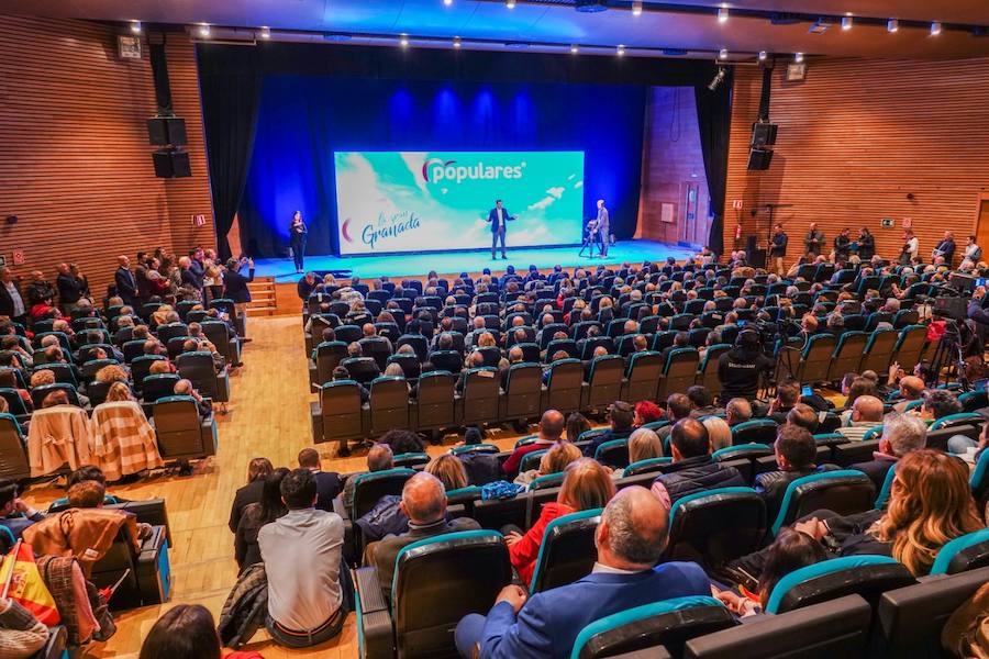 Miles de personas se han reunido este sábado en un mitin en el Palacio de Congresos con el líder nacional del partido, Pablo Casado