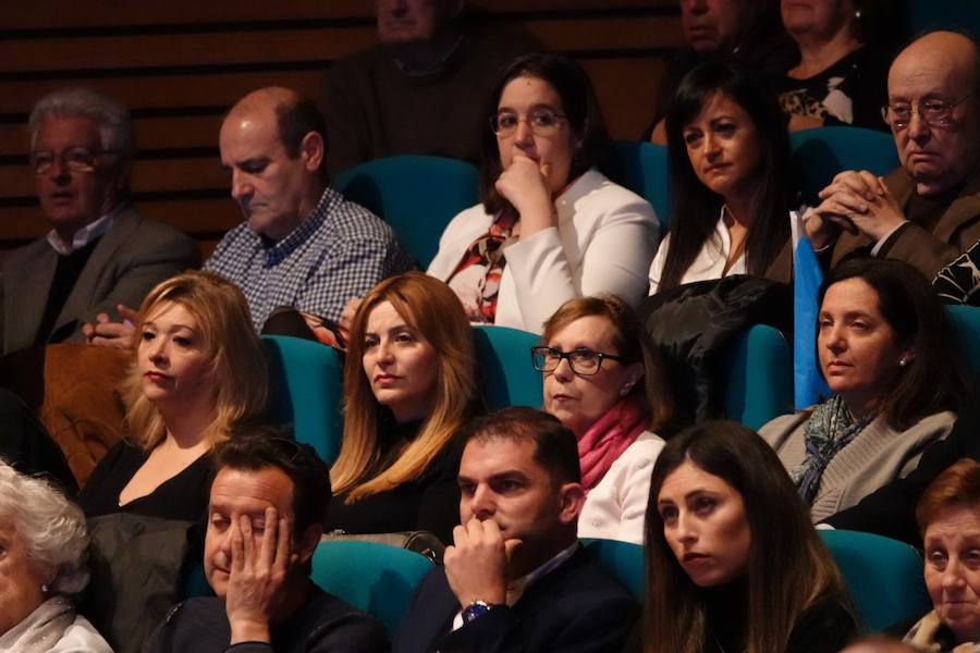 Miles de personas se han reunido este sábado en un mitin en el Palacio de Congresos con el líder nacional del partido, Pablo Casado