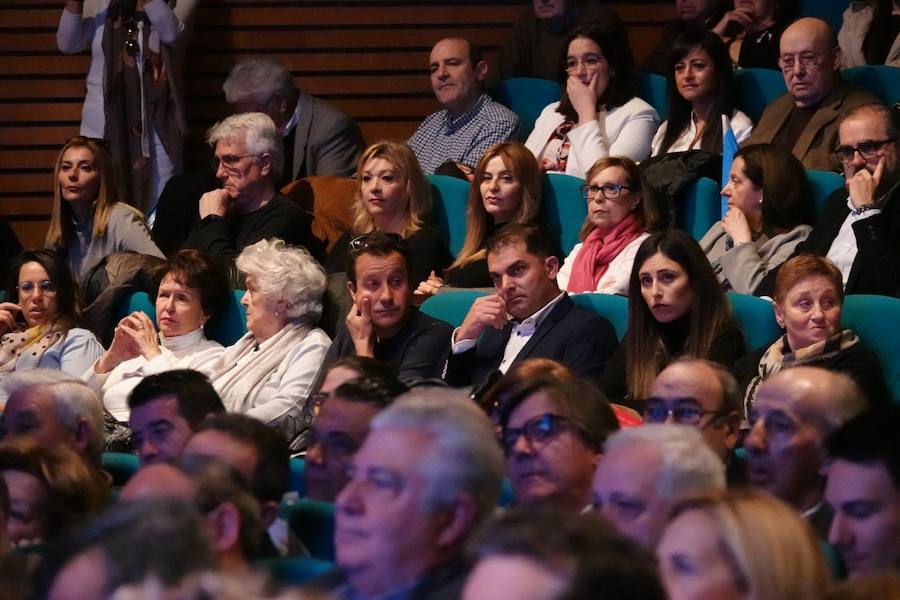 Miles de personas se han reunido este sábado en un mitin en el Palacio de Congresos con el líder nacional del partido, Pablo Casado