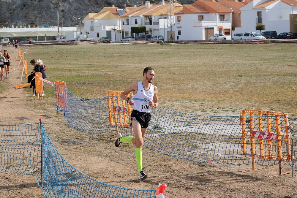 Desde la ELA de Carchuna-Calahonda apoyan las iniciativas que fomentan los hábitos de vida saludables y, como es en este caso, permiten realizar actividades deportivas en familia, permitiendo la participación de personas de todas la edades