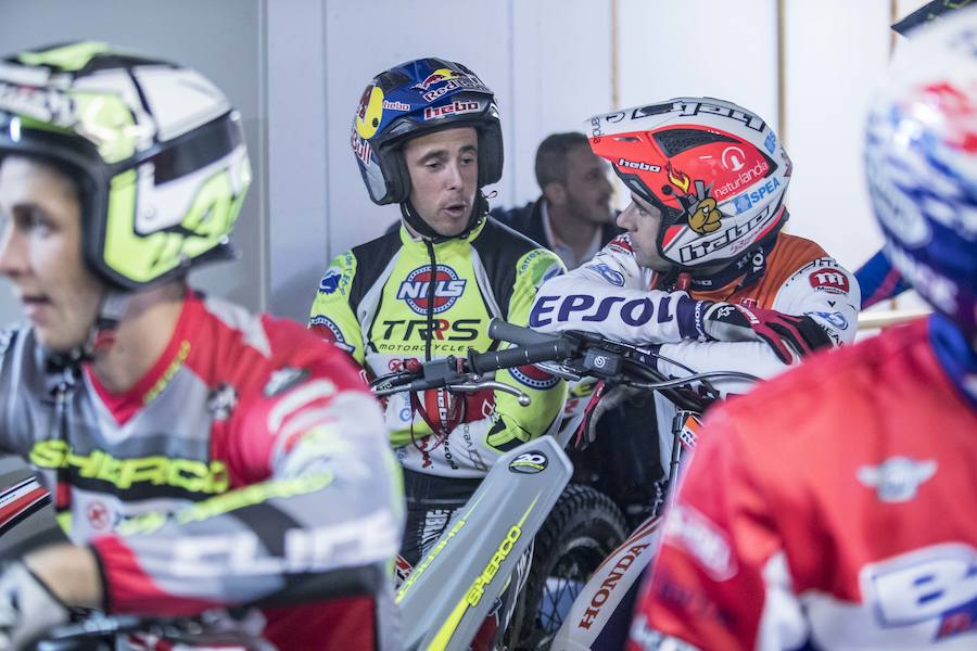 Toni Bou vuela en Granada y se pone aún más líder del X-Trail | Raga acaba tercero tras no clasificarse para la final en la segunda ronda. El joven Busto logra un importante segundo puesto