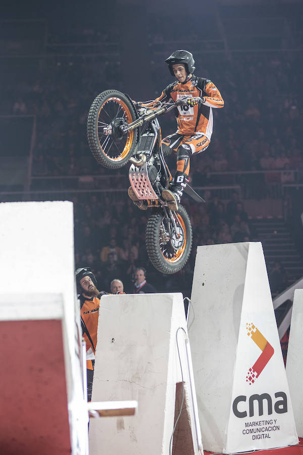 Toni Bou vuela en Granada y se pone aún más líder del X-Trail | Raga acaba tercero tras no clasificarse para la final en la segunda ronda. El joven Busto logra un importante segundo puesto