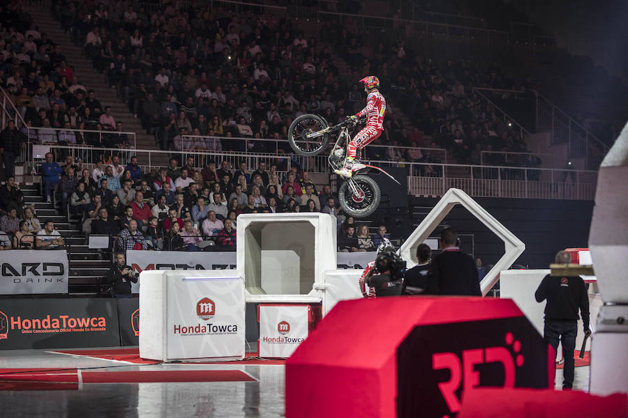 Toni Bou vuela en Granada y se pone aún más líder del X-Trail | Raga acaba tercero tras no clasificarse para la final en la segunda ronda. El joven Busto logra un importante segundo puesto