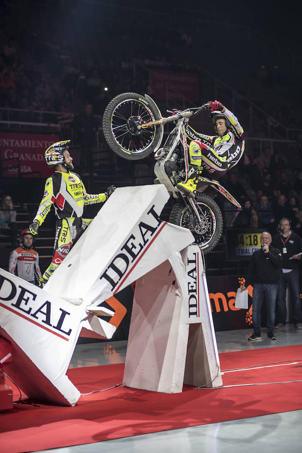 Toni Bou vuela en Granada y se pone aún más líder del X-Trail | Raga acaba tercero tras no clasificarse para la final en la segunda ronda. El joven Busto logra un importante segundo puesto