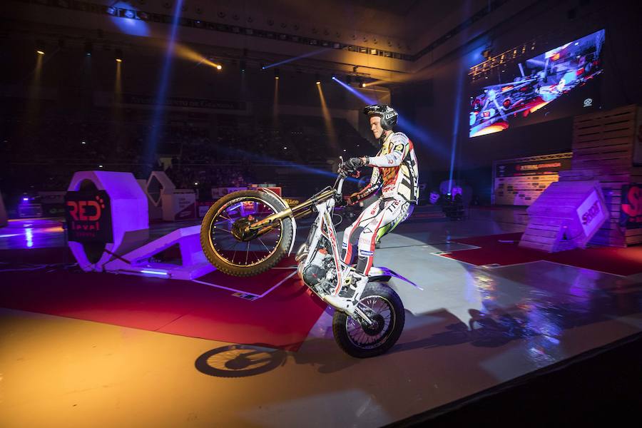 Toni Bou vuela en Granada y se pone aún más líder del X-Trail | Raga acaba tercero tras no clasificarse para la final en la segunda ronda. El joven Busto logra un importante segundo puesto