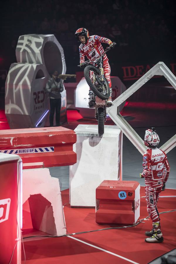 Toni Bou vuela en Granada y se pone aún más líder del X-Trail | Raga acaba tercero tras no clasificarse para la final en la segunda ronda. El joven Busto logra un importante segundo puesto