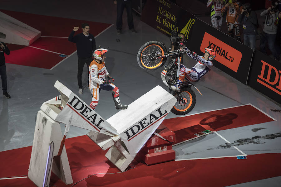 Toni Bou vuela en Granada y se pone aún más líder del X-Trail | Raga acaba tercero tras no clasificarse para la final en la segunda ronda. El joven Busto logra un importante segundo puesto