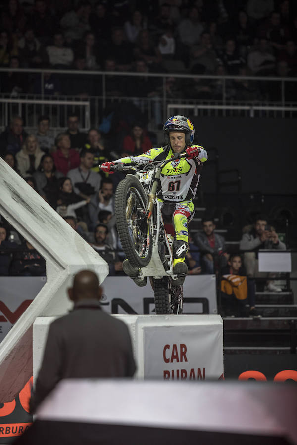 Toni Bou vuela en Granada y se pone aún más líder del X-Trail | Raga acaba tercero tras no clasificarse para la final en la segunda ronda. El joven Busto logra un importante segundo puesto