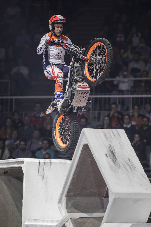 Toni Bou vuela en Granada y se pone aún más líder del X-Trail | Raga acaba tercero tras no clasificarse para la final en la segunda ronda. El joven Busto logra un importante segundo puesto