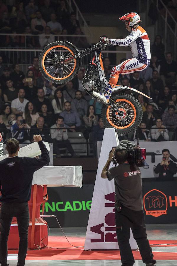 Toni Bou vuela en Granada y se pone aún más líder del X-Trail | Raga acaba tercero tras no clasificarse para la final en la segunda ronda. El joven Busto logra un importante segundo puesto