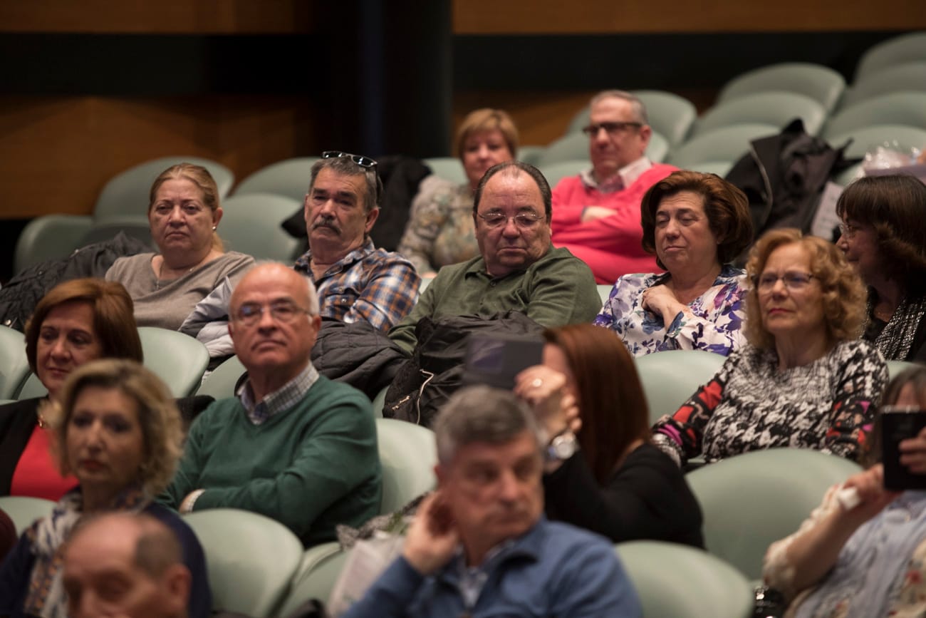 El hospital granadino ha celebrado un acto en la sede de Caja Rural en Granada para galardonar a las 184 personas que alcanzaron la jubilación el pasado año