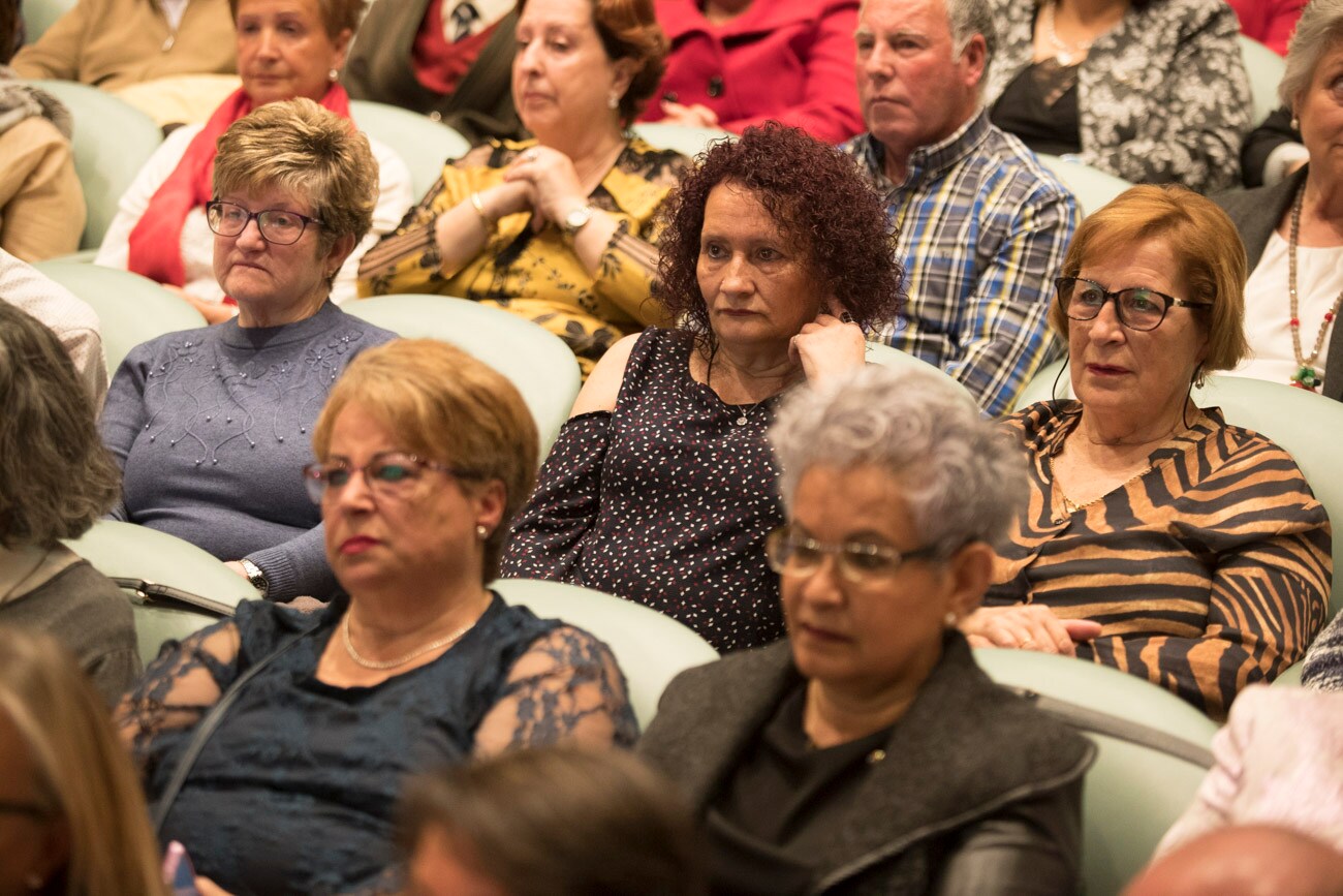 El hospital granadino ha celebrado un acto en la sede de Caja Rural en Granada para galardonar a las 184 personas que alcanzaron la jubilación el pasado año