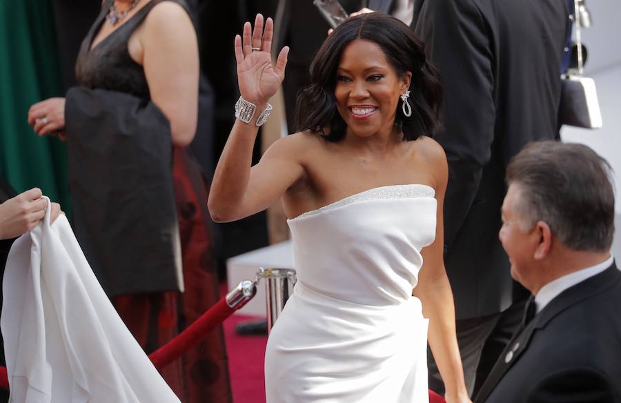 La actriz Regina King se decantada por el 'total white'.