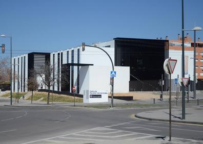 Imagen secundaria 1 - Edificio de la Tesorería de la Seguridad Social (1), Centro de Formación Internacional Reina Isabel (2) y terraza de la Bodega Teba (3)