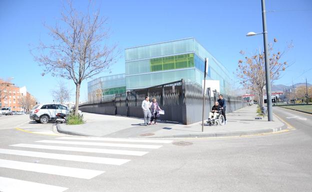 Imagen principal - Edificio de la Tesorería de la Seguridad Social (1), Centro de Formación Internacional Reina Isabel (2) y terraza de la Bodega Teba (3)