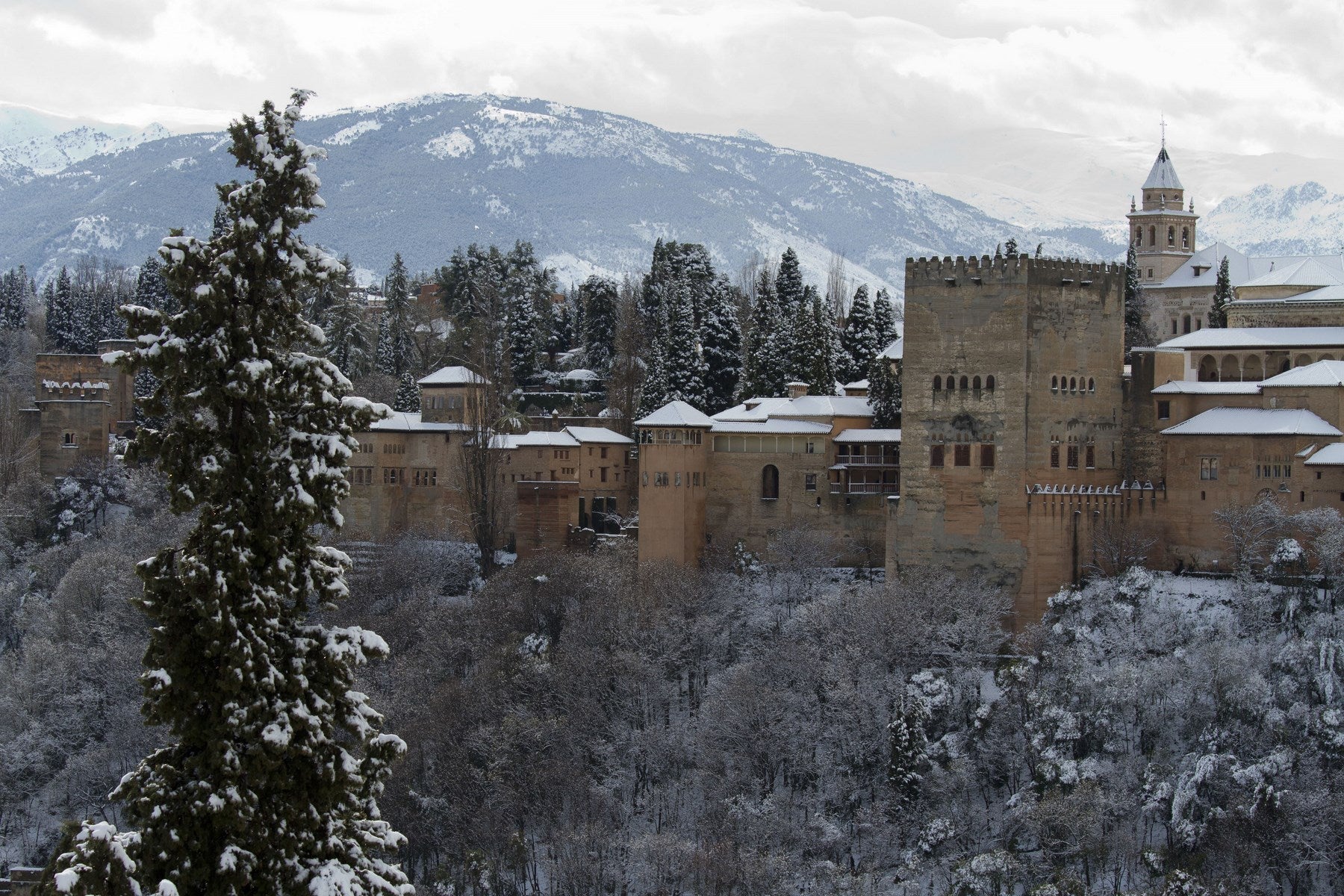 Las nevadas sobre Granada han dejado siempre unas estampas de espectacualr belleza. Recogemos ahora una serie de fotografías de incuestionable valor.