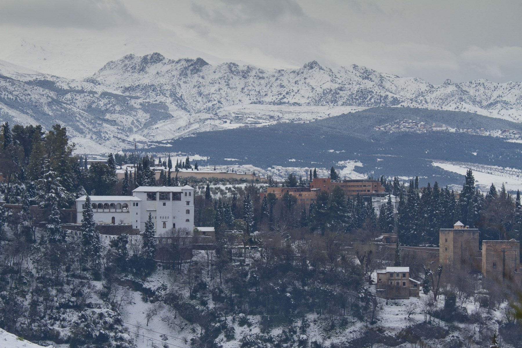 Las nevadas sobre Granada han dejado siempre unas estampas de espectacualr belleza. Recogemos ahora una serie de fotografías de incuestionable valor.