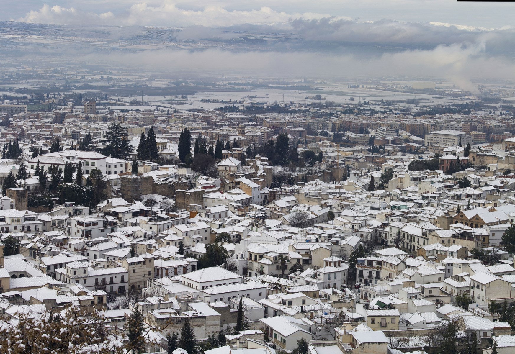 Las nevadas sobre Granada han dejado siempre unas estampas de espectacualr belleza. Recogemos ahora una serie de fotografías de incuestionable valor.