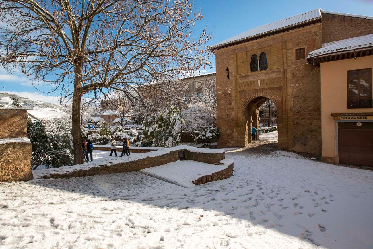 Las nevadas sobre Granada han dejado siempre unas estampas de espectacualr belleza. Recogemos ahora una serie de fotografías de incuestionable valor.