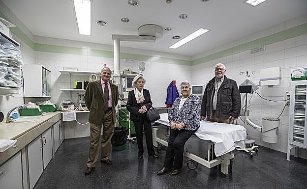El equipo que inauguró la UVI, formado por Antonio Pérez de la Cruz, Carmen Cortés, Fina Medina Ruiz y Manuel Rodríguez Elvira.