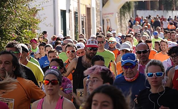 Salida de la Carrera de la Naranja con gran ambiente.