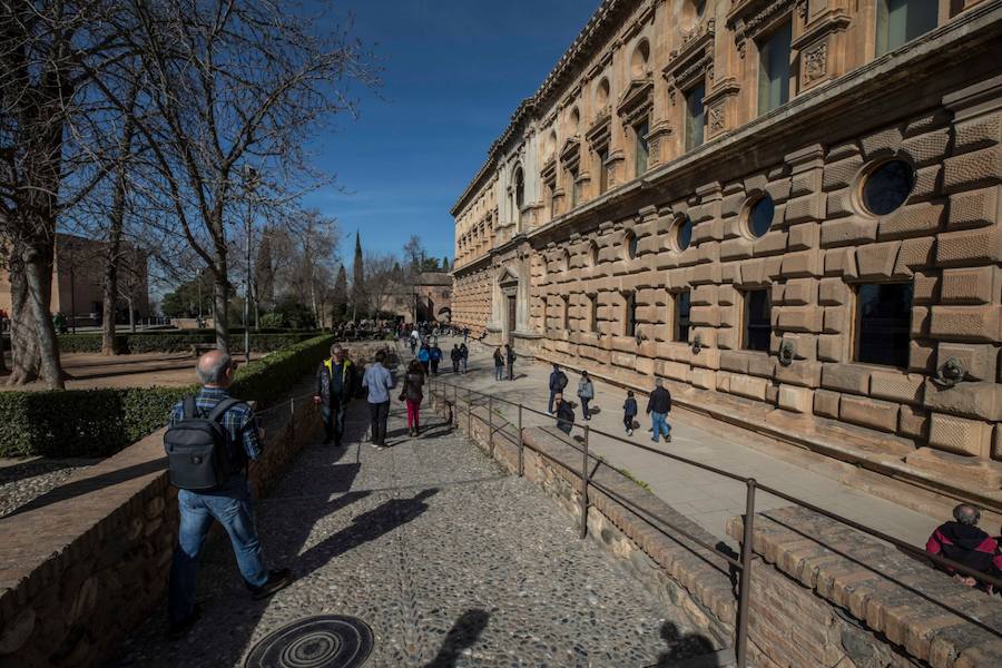 Algunos años el Día de Andalucía se ha celebrado bajo un manto blanco. La nieves este febrero de 2019 se divisa de lejos en Sierra Nevada con un sol de justicia y temepraturas de lo más cálidas para esta época de la año.