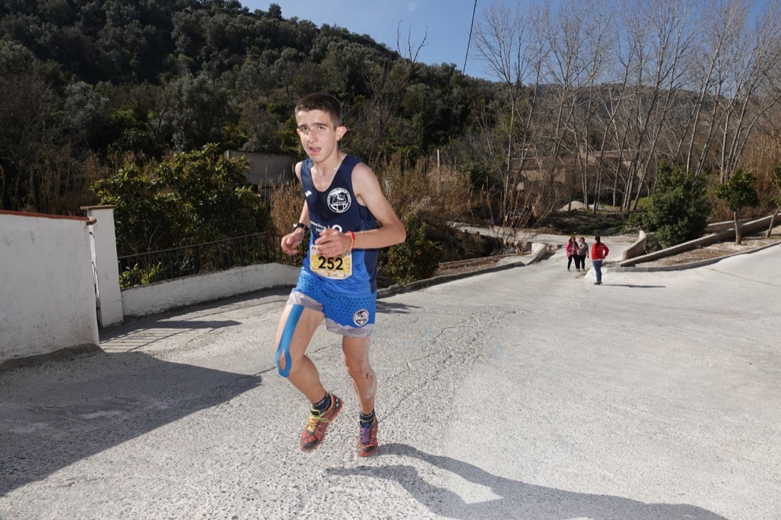 El Valle de Lecrín acoge una modesta carrera con 350 participantes entre corredores absolutos, senderistas y chiquillos