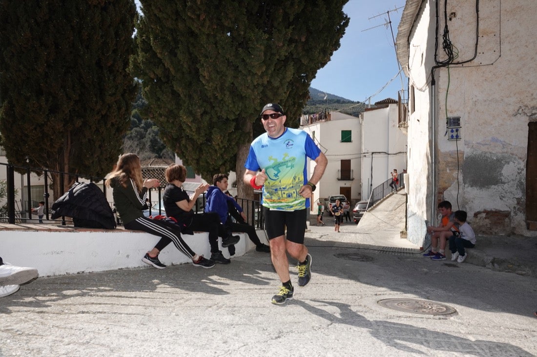 El Valle de Lecrín acoge una modesta carrera con 350 participantes entre corredores absolutos, senderistas y chiquillos