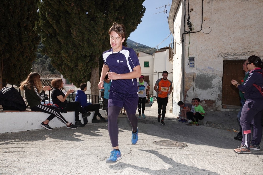 El Valle de Lecrín acoge una modesta carrera con 350 participantes entre corredores absolutos, senderistas y chiquillos