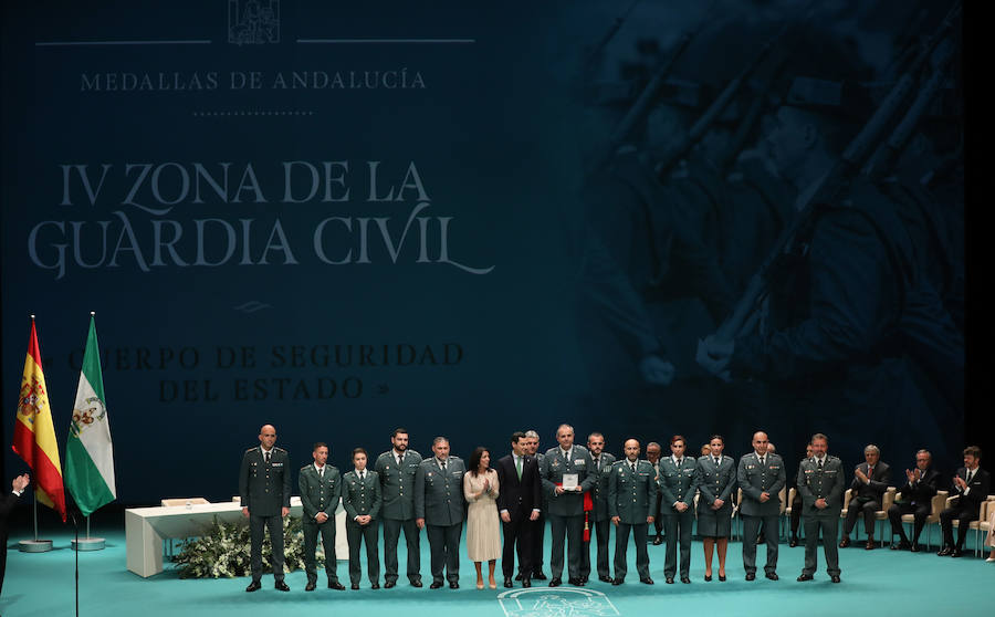 Moreno y Bosquet entregan el título de hijo predilecto al empresario almeriensa Martínez-Cosentino y las medallas al músico granadino Heras-Casado, la cantante Pastora Soler y la actriz Inma Cuesta