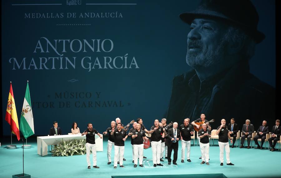 Moreno y Bosquet entregan el título de hijo predilecto al empresario almeriensa Martínez-Cosentino y las medallas al músico granadino Heras-Casado, la cantante Pastora Soler y la actriz Inma Cuesta