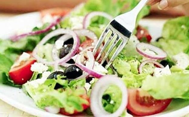 Nutricionistas desvelan que uno de los principales fundamentos de la dieta mediterránea no está en la comida