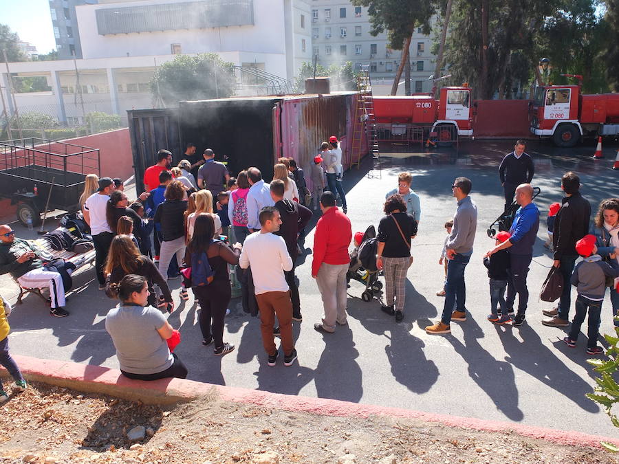 El Parque de Bomberos de la capital abrió ayer sus puertas a los almerienses con motivo de la celebración de su patrón, San Juan de Dios