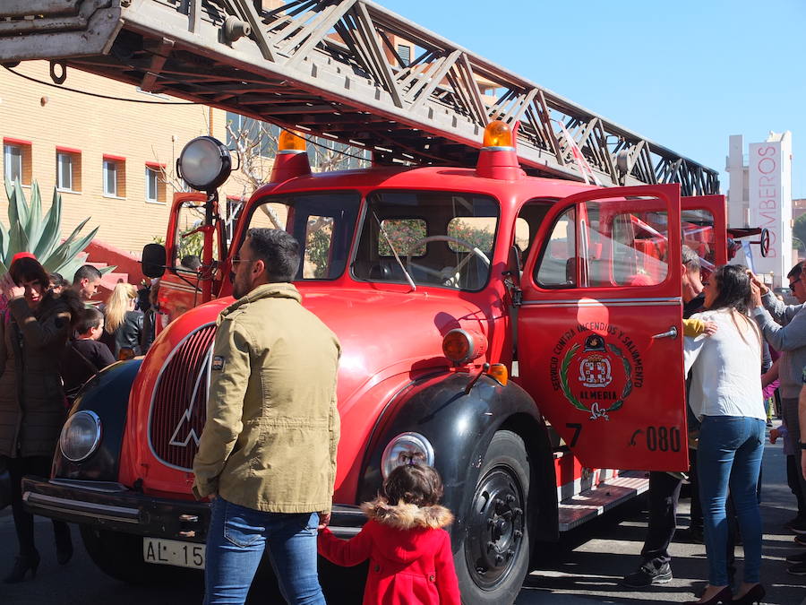El Parque de Bomberos de la capital abrió ayer sus puertas a los almerienses con motivo de la celebración de su patrón, San Juan de Dios