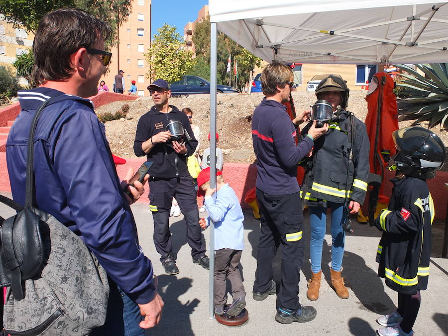 El Parque de Bomberos de la capital abrió ayer sus puertas a los almerienses con motivo de la celebración de su patrón, San Juan de Dios