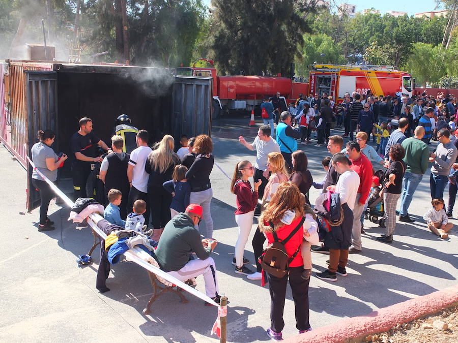 El Parque de Bomberos de la capital abrió ayer sus puertas a los almerienses con motivo de la celebración de su patrón, San Juan de Dios