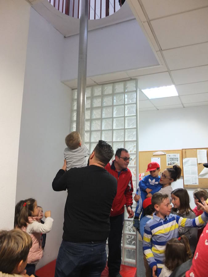 El Parque de Bomberos de la capital abrió ayer sus puertas a los almerienses con motivo de la celebración de su patrón, San Juan de Dios