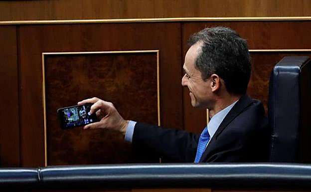Pedro Duque, ministro de Ciencia, será uno de los visitantes hoy en Granada
