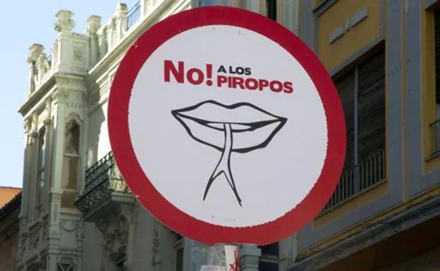 Una de las señales colocada por el Ayuntamiento de Zamora en la ciudad durante las fiestas de carnaval.